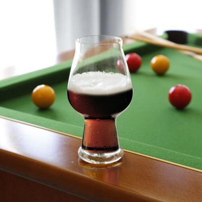 Ce verre à bière de 60 cl est spécialement adapté pour les arômes spécifiques des bières brunes